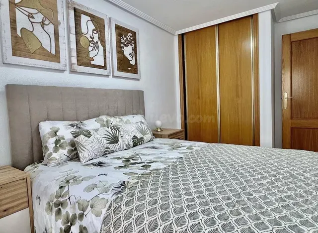 Apartamento con piscina comunitaria, Alicante, Torrevieja. 2 habitaciones, 53 m2, 1,4 kilómetros del mar — 22