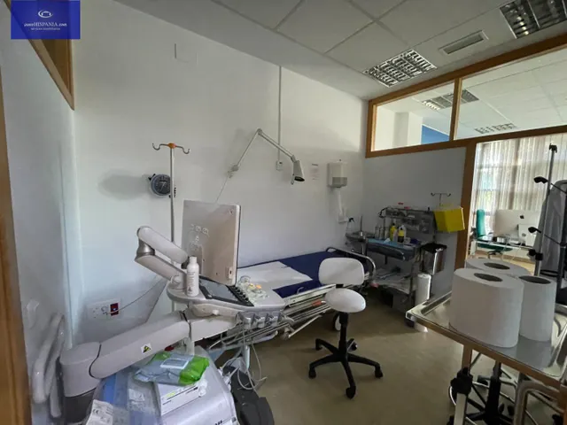 Se alquila local ideal para centro de salud. — 28