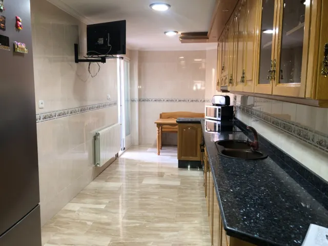 Excelente PISO junto Teatro Cervantes-Abaran. — 12