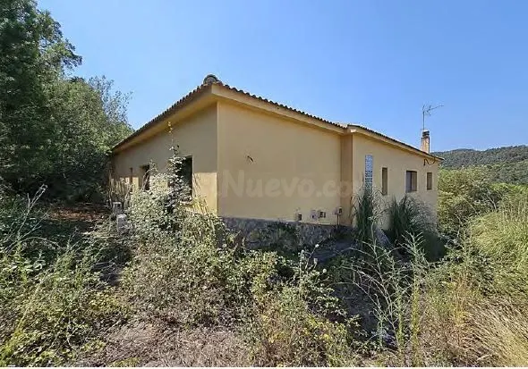 Casa a reformar con jardín y piscina en Can Carbonell - foto 4