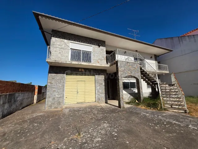 Moradia de 5 quartos + sótão em São Miguel do Rio Torto, Abr