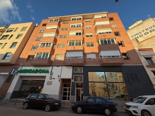 EXCLUSIVA VIVIENDA EN VINAROZ A POCOS METROS DEL MAR – AMPLI - foto 2