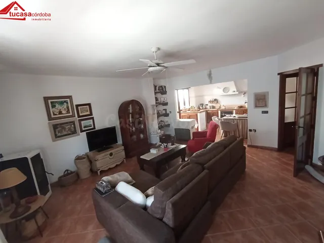 Impresionante Casa en Alcolea – Amplia, Luminosa y Lista par - foto 2