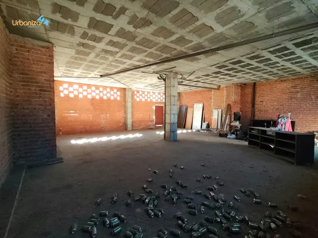 LOCAL EN BRUTO TOTALMENTE DIAFANO CON UN AMPLIO PATIO IDEAL  - foto 3