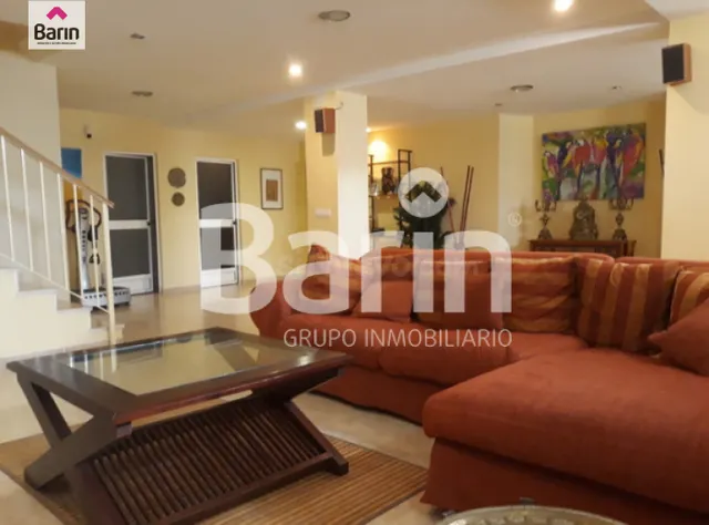 Impresionante Chalet Independiente con Jardín y Piscina en U - foto 5