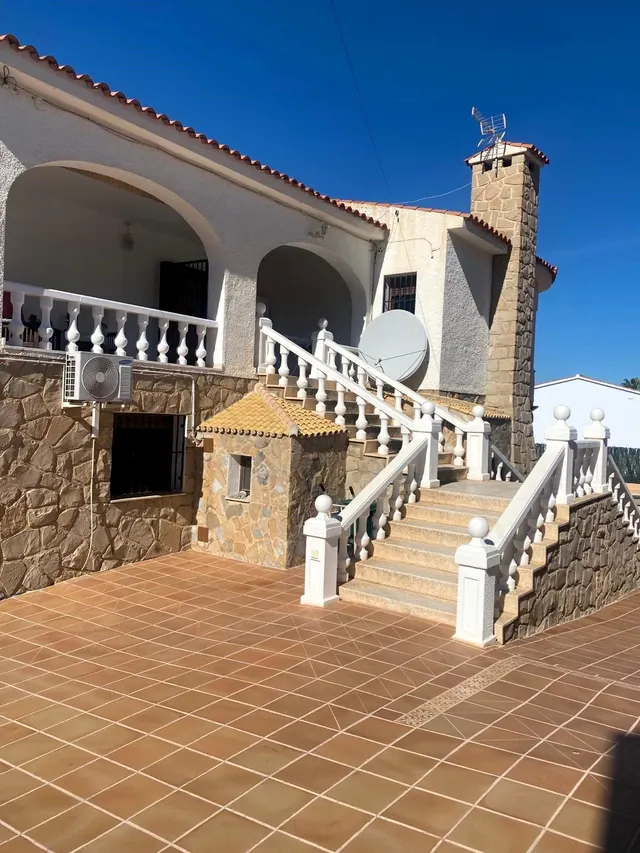 SE VENDE VILLA EN ALBIR DIVIDIDA EN DOS VIVIENDAS INDEPENDIENTES CON PISCINA PROPIA! — 28