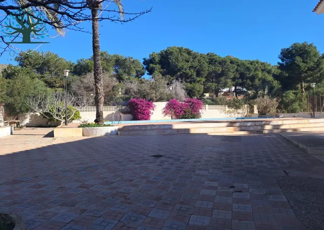 ESPECTACULAR CHALET A UN PASO DE LA PLAYA — 28