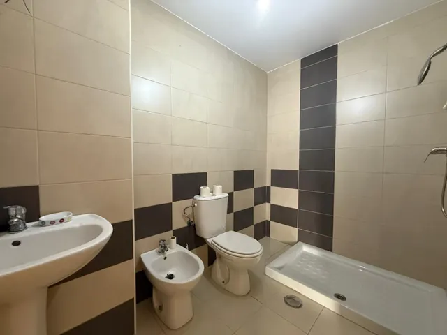 PISO DE 3 habitaciones EN ZONA NORTE — 12