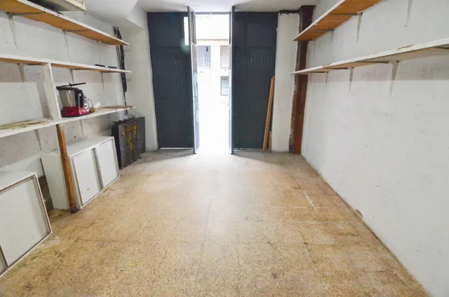 Urbis te ofrece un local en venta en zona Vidal, Salamanca. — 30