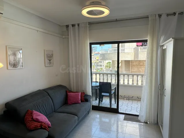 Estudio con terraza, Alicante, Torrevieja. 1 habitación, 36 m2, 900 metros al mar — 27