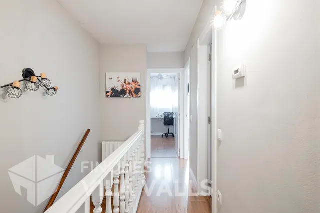 Casa esquinera con jardín privado y estilo inigualable — 32