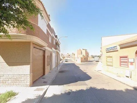 DÚPLEX OCUPADO POR PERSONA SIN JUSTO TÍTULO ESTE INMUEBLE DE