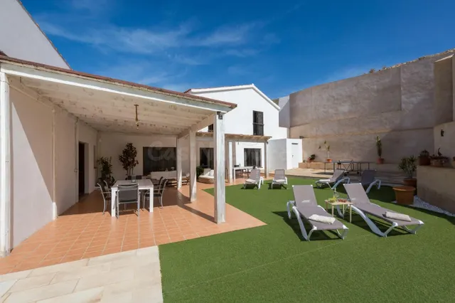 VILLA DE LUJO EN PARCELA DE 42.000 m2 EN PÁJARA – 5 DORMITOR - foto 3