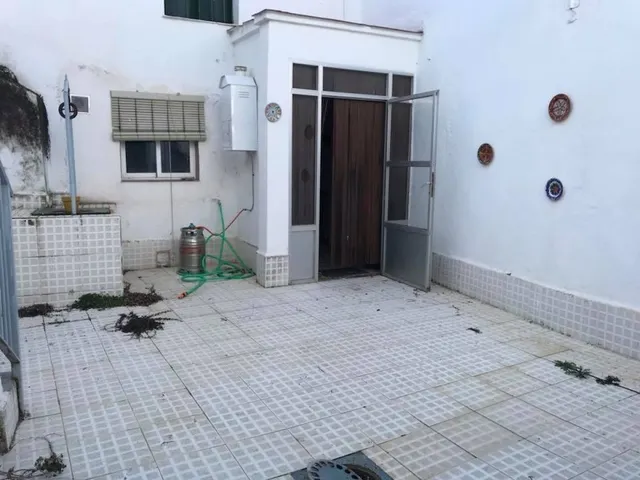 CASA CON LOCAL HACIENDO ESQUINA EN FUENTE OBEJUNA — 2