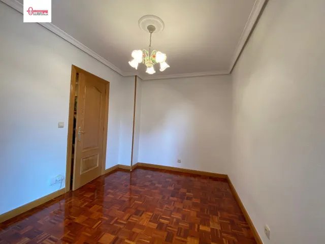 En Burgos C/ Alfareros. Se alquila precioso piso de cuatro habt, baño, aseo, garaje. — 10