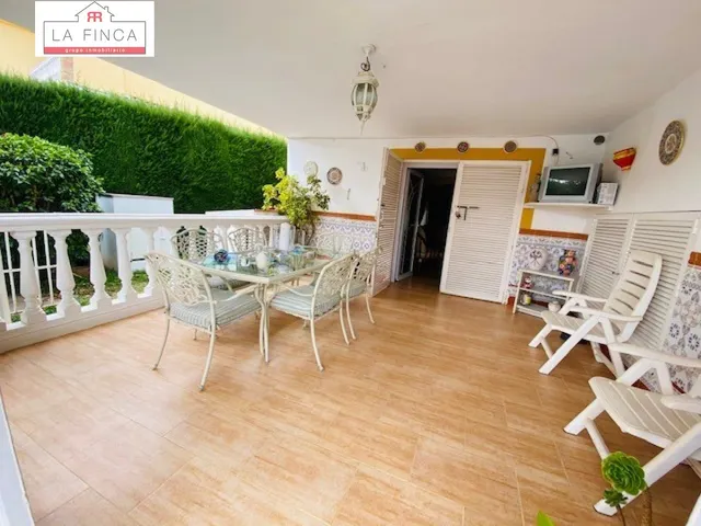 Gran Casa Independiente con piscina y zonas ajardinadas. — 15