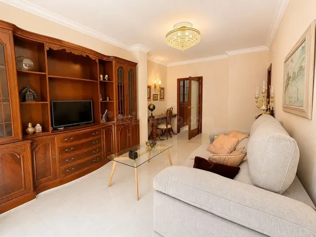 Exclusiva vivienda de 3 dormitorios en pleno centro de Valen - foto 3