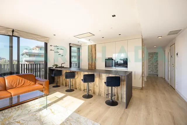 Precioso Ático de obra seminueva  con 2 plazas de aparcamiento y 2 trasteros incluidos — 8