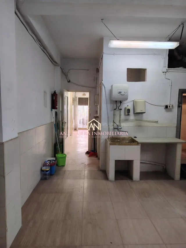 LOCAL EN BUEN SITIO COMERCIAL — 2