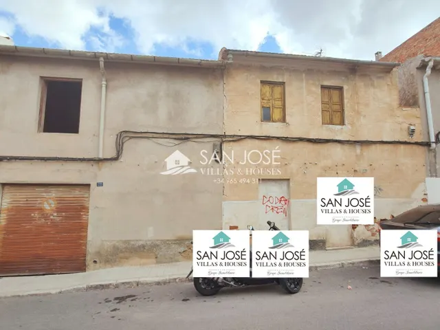 SE VENDEN DOS CASAS PARA DERRIBAR O REFORMAR TOTALMENTE EN A