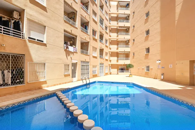 Apartamento reformado en Torrevieja — 22