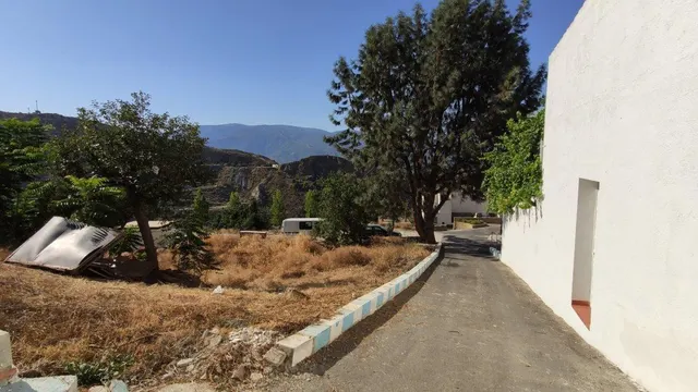 PARCELA URBANA EN LANJARON — 12