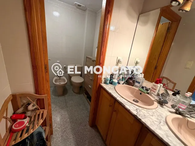 Fantástico apartamento de tres dormitorios a tan solo 300m de las playas de Guardamar del Segura, Alicante — 12