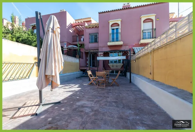 CHALET ADOSADO CON VISTAS AL CAMPO DE GOLF — 32