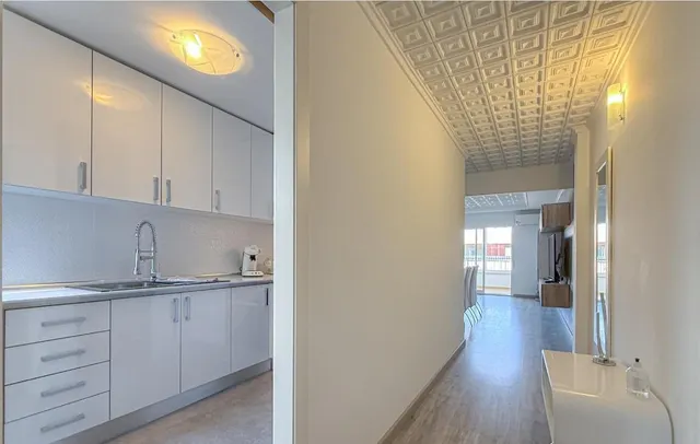 Ático reformado con vistas al mar, enorme terraza y piscina a 50 m de la playa en Torrevieja — 17
