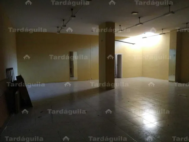 ESTUPENDO LOCAL COMERCIAL EN LA MEJOR ZONA DE LA AVENIDA COMUNEROS — 11