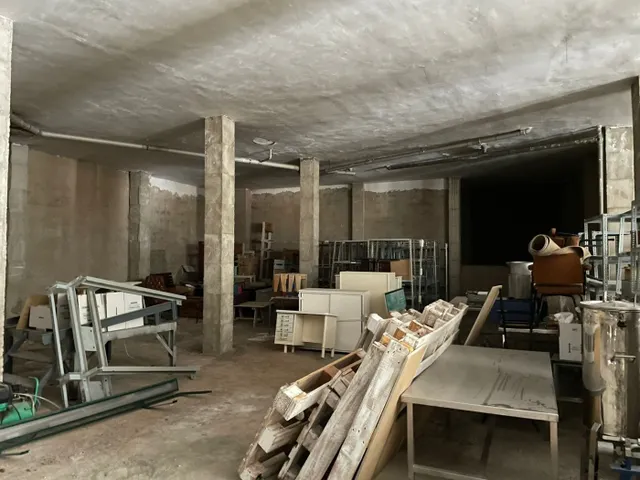 LOCAL COMERCIAL 363M2 CON PLAZA DE GARAJE JUNTO A RENFE — 9