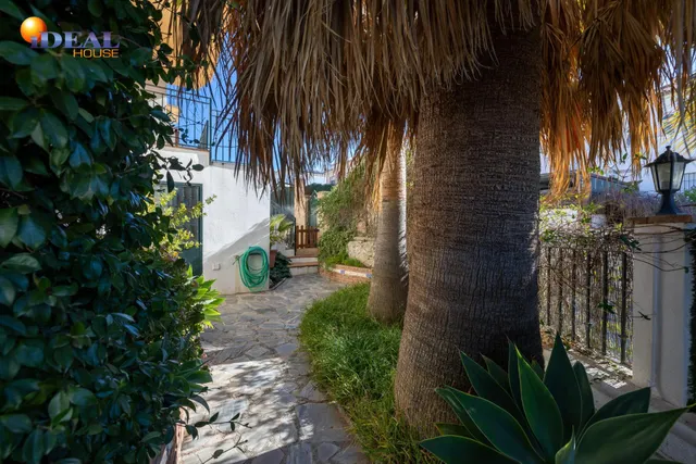 MAGNÍFICO CHALET EN URB. SUEÑOS DE CADIMA, ALHENDIN — 46