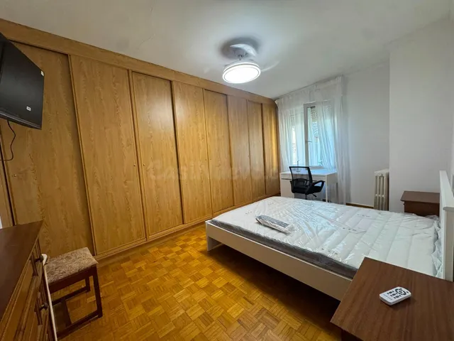 Amplias habitaciones en Alquiler en Piso en la Zona de La Pl - foto 4