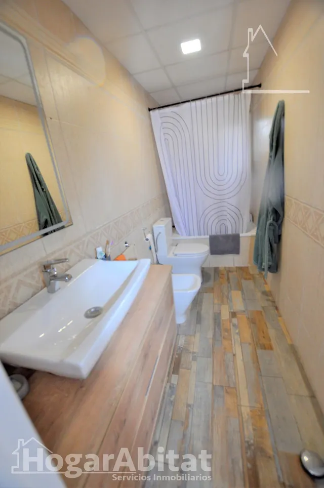 ¡Magnífico chalet! Amplio y lleno de luz, con piscina, terraza, garaje y parcela — 34