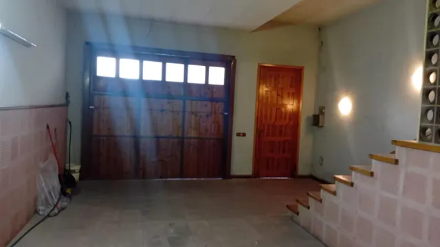 CASA CON AMPLIA TERRAZA EN ALCARRÀS — 28