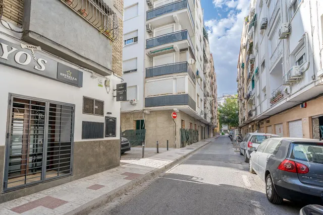 PISO JUNTO CAMINO DE RONDA — 37