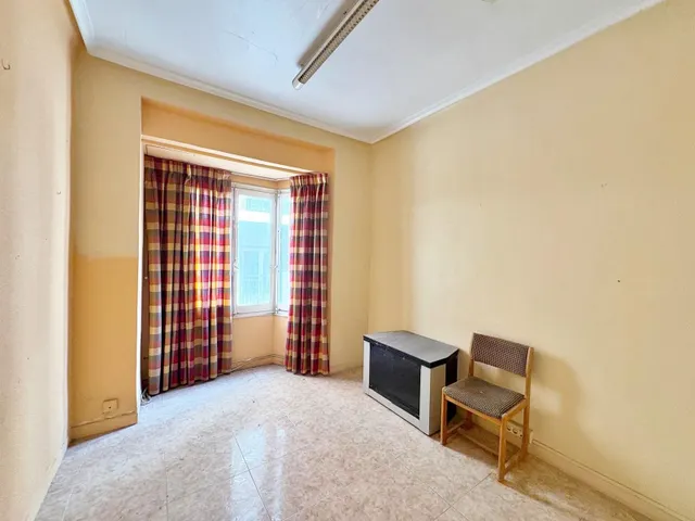 SE VENDE CASA  A POCOS METROS DEL PUENTE DE LA VIRGEN — 7