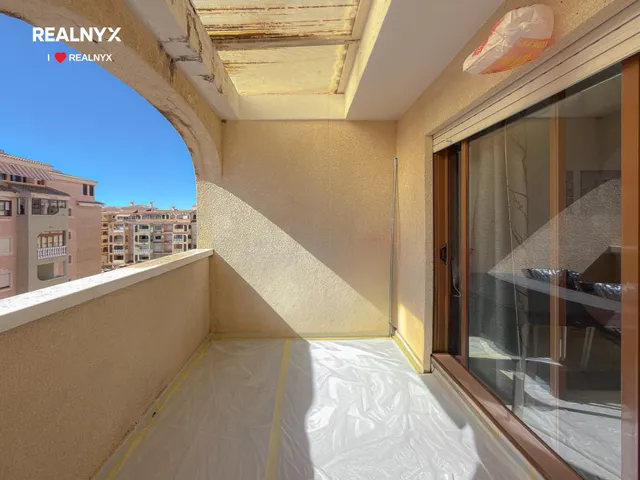 ¡Oferta Especial! Amplio apartamento con 3 dormitorios + gran terraza y vistas a la piscina comunitaria + Garaje incluido en el precio — 26