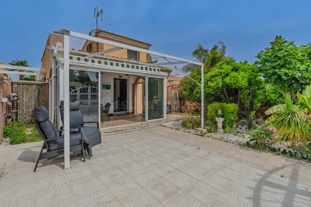 Chalet independiente con solárium y posibilidad de piscina p