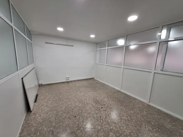 Amplia Oficina Semireformada en Altabix, Elche por €240.000 — 7