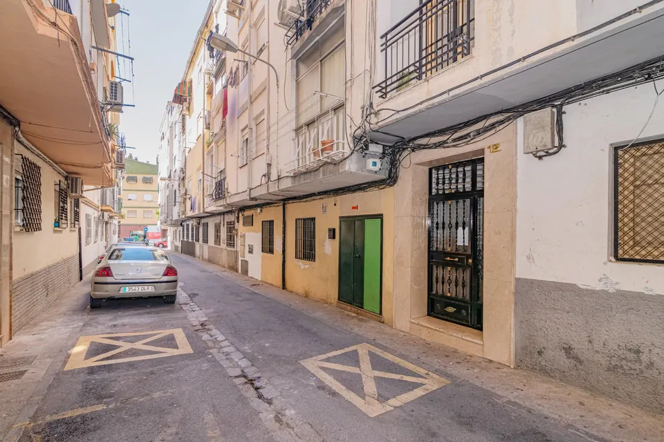 Oportunidad en venta de piso de tres dormitorios en la chana