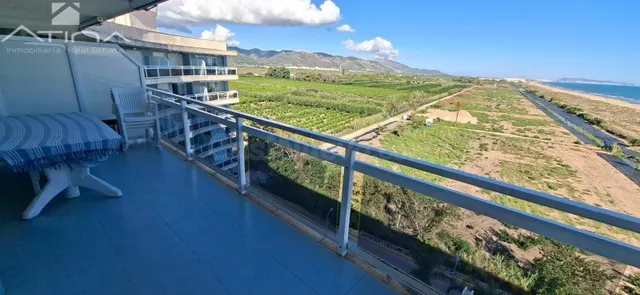 Ático de lujo en Playa de Gandia: vistas al mar, terraza panorámica y acceso directo a la playa en Residencial Aiguablava. — 4