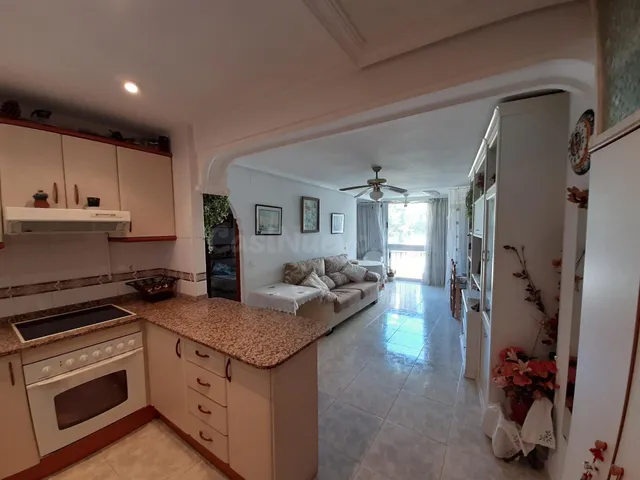 Apartamento de un dormitorio, baño y aseo en 2ª línea playa  - foto 3