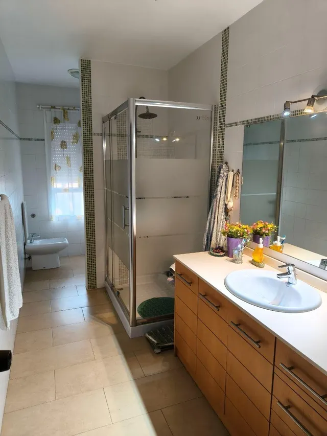 Amplia Casa en Roquetas de Mar, Ideal para Entrar a Vivir — 12
