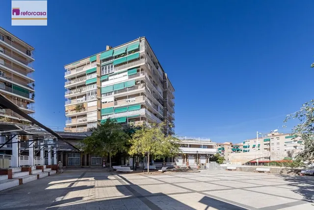 PISO REFORMADO CON VISTAS PANORÁMICAS A UN PASO DEL CENTRO DE GRANADA — 37