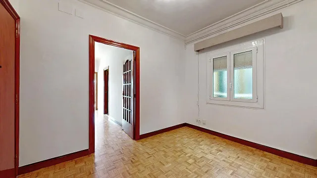Vivienda en quinta planta con vistas panorámicas, luminosa, con 5 amplias habitaciones. — 25