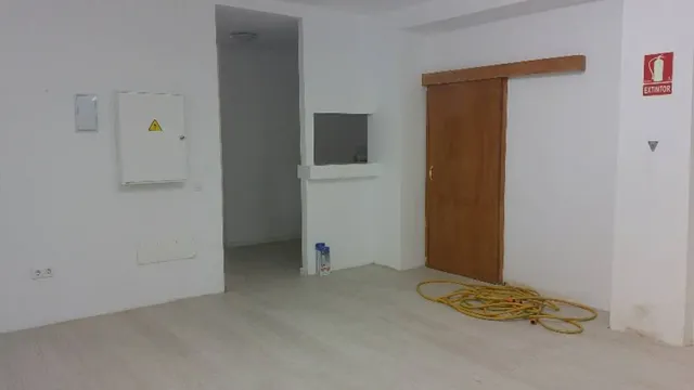 EN VENTA LOCAL COMERCIAL EN LOS CRISTIANOS — 13