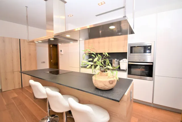 PISO EN VENTA CON PLAZA DE GARAJE JUNTO A LA CATEDRAL — 13
