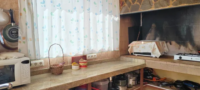 SE VENDE CHALET EN MUY BUENA ZONA PEGADO AL PUEBO Y A 20 MINUTOS DE ALICANTE — 12