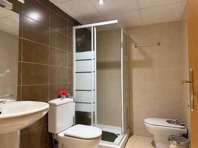 ALQUILER DE APARTAMENTO EN RONDA SUR SIN MUEBLES — 23